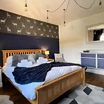 2 Bed In Harmby Nr Leyburn Oc-g0136 Holiday home